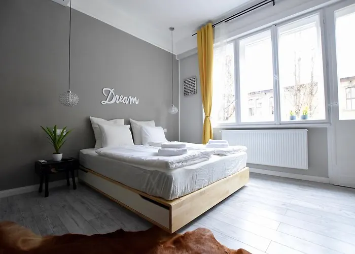 Standard By Hi5 - Fejer Gyorgy St * Boedapest