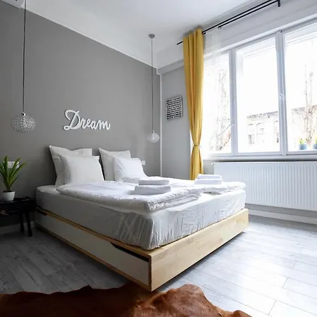 Standard By Hi5 - Fejer Gyorgy St * Budapeszt