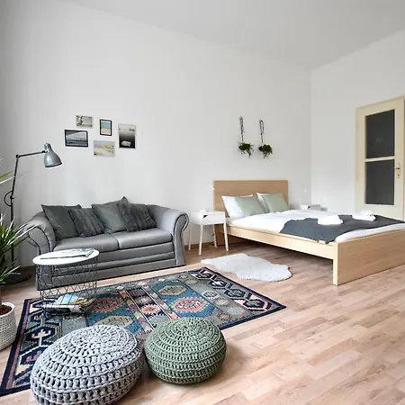 Standard By Hi5 - Fejer Gyorgy St * Budapeszt