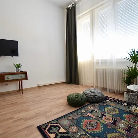 Standard By Hi5 - Fejer Gyorgy St Budapeste