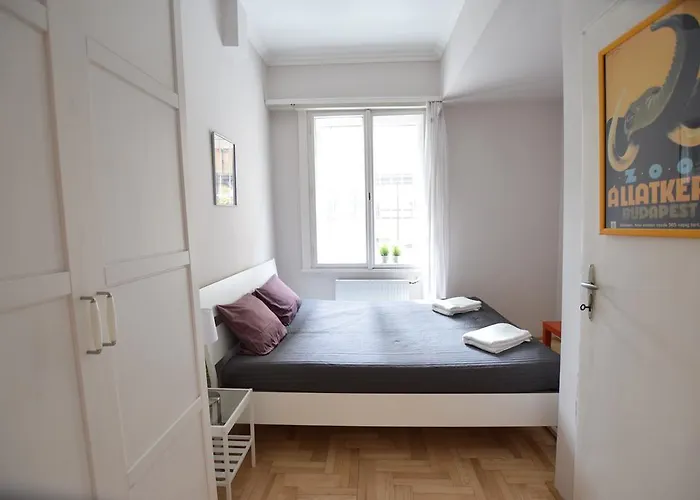 Standard By Hi5 - Fejer Gyorgy St Budapeste