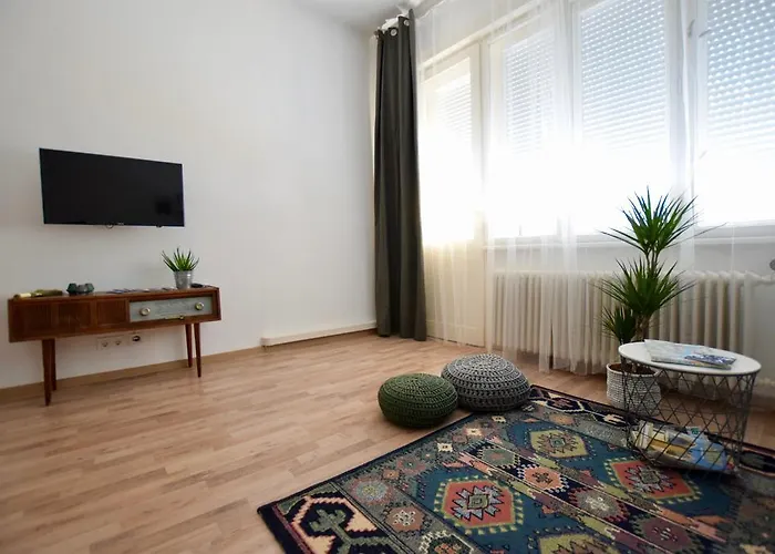 Standard By Hi5 - Fejer Gyorgy St Budapeste