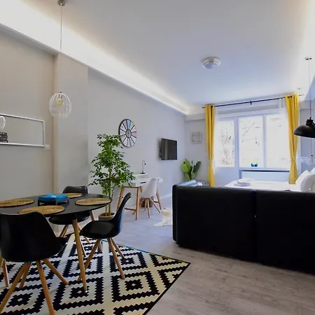 Standard By Hi5 - Fejer Gyorgy St * Budapešť